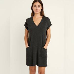 J. McLaughlin Women’s Gray Short Sleeve V-Neck Cotton  Sweater Dress Size Medium